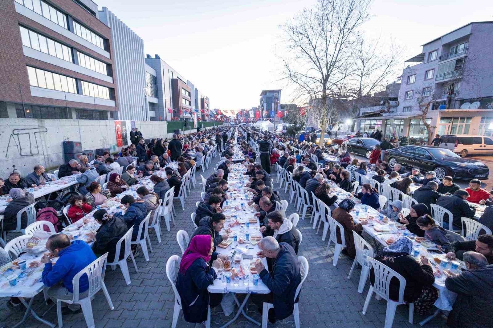 &Ccedil;amdibi&rsquo;nde binlerce kişilik iftar sofrası
