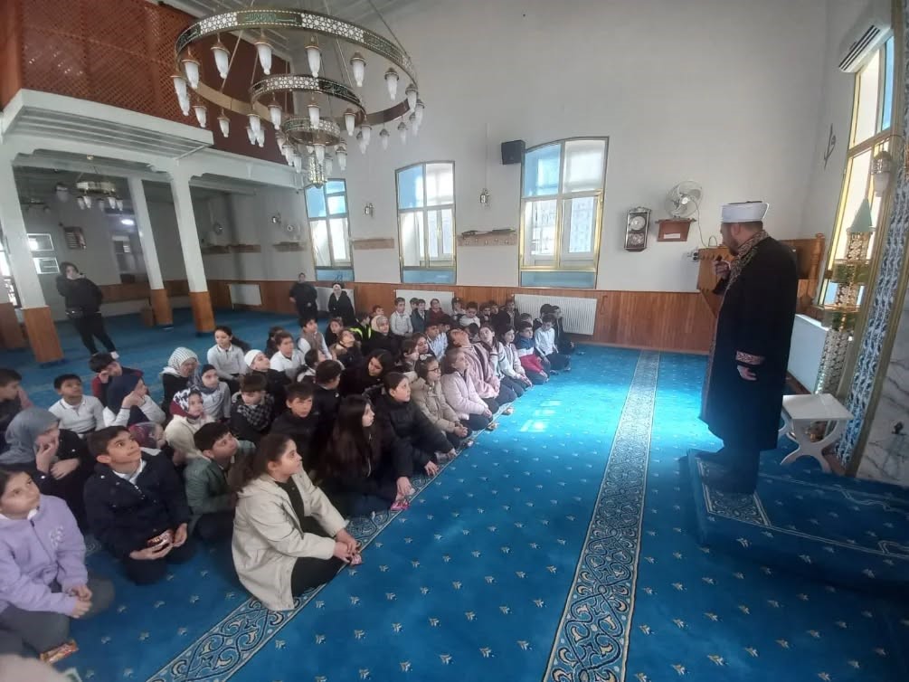 Minik &ouml;ğrencilerden Hacı Seyit Camii&rsquo;ne ziyaret
