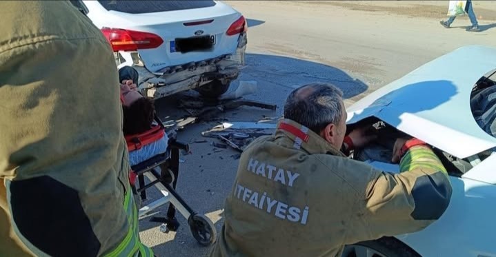 Antakya&rsquo;da trafik kazası: 1 yaralı
