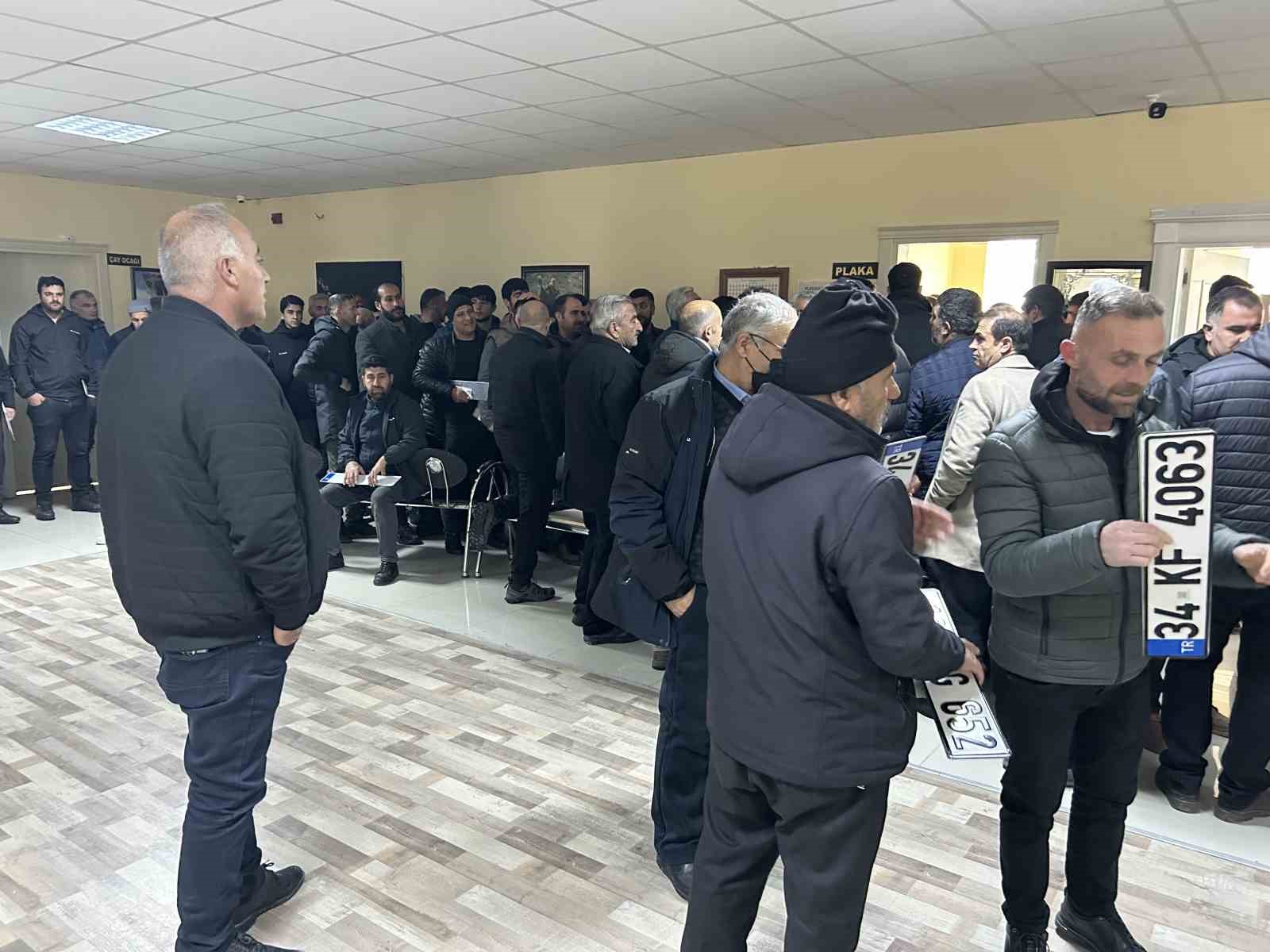 APP plaka değişiminde s&uuml;re uzatıldı yoğunluk azalmadı
