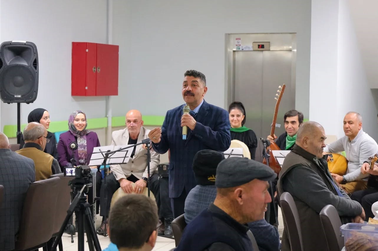 Bayburt&rsquo;ta huzurevi sakinleriyle g&ouml;n&uuml;l sofrası kuruldu
