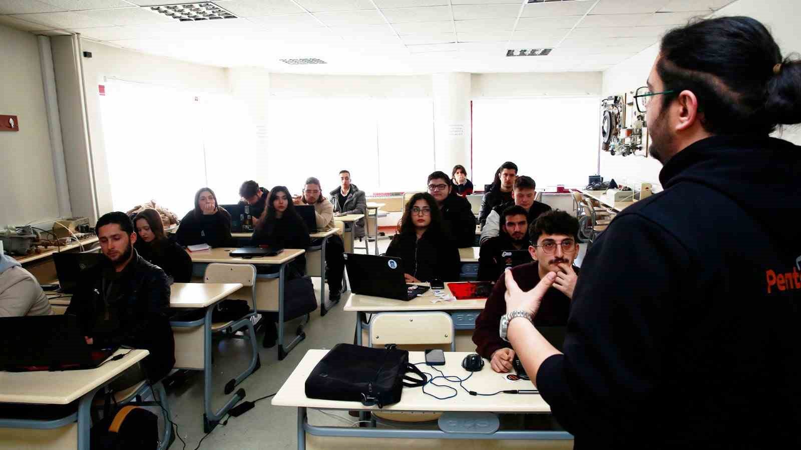 Bayburt &Uuml;niversitesi&rsquo;nde "T&uuml;rkiye Siber Vatan Programı" eğitimi başladı
