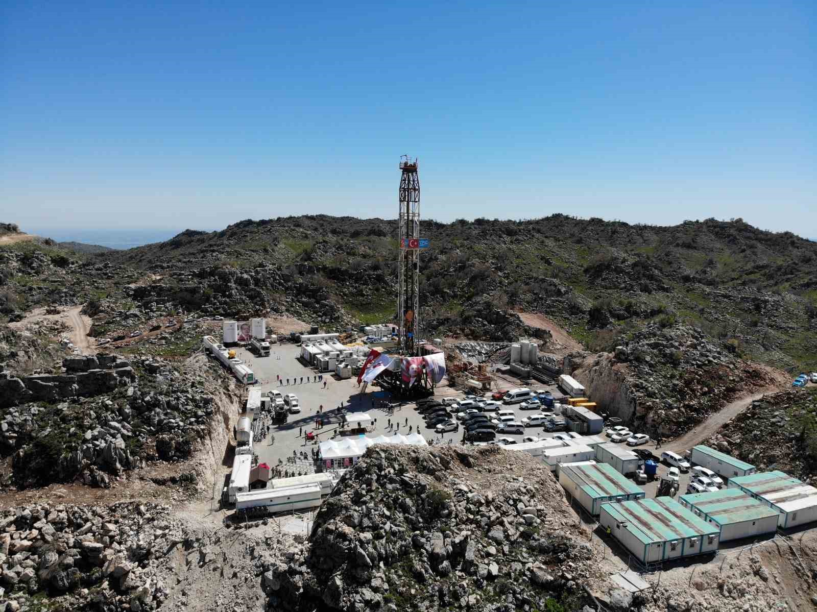 H&uuml;rm&uuml;z kapandı, Gabar stratejik g&uuml;&ccedil; oldu
