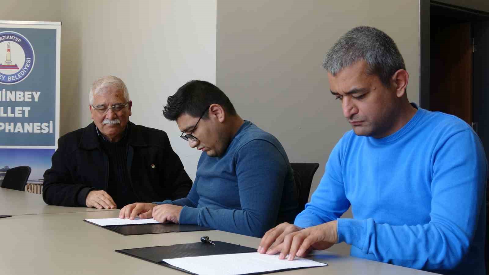 G&ouml;rme engeliler Braille alfabesi &ouml;ğreniyor
