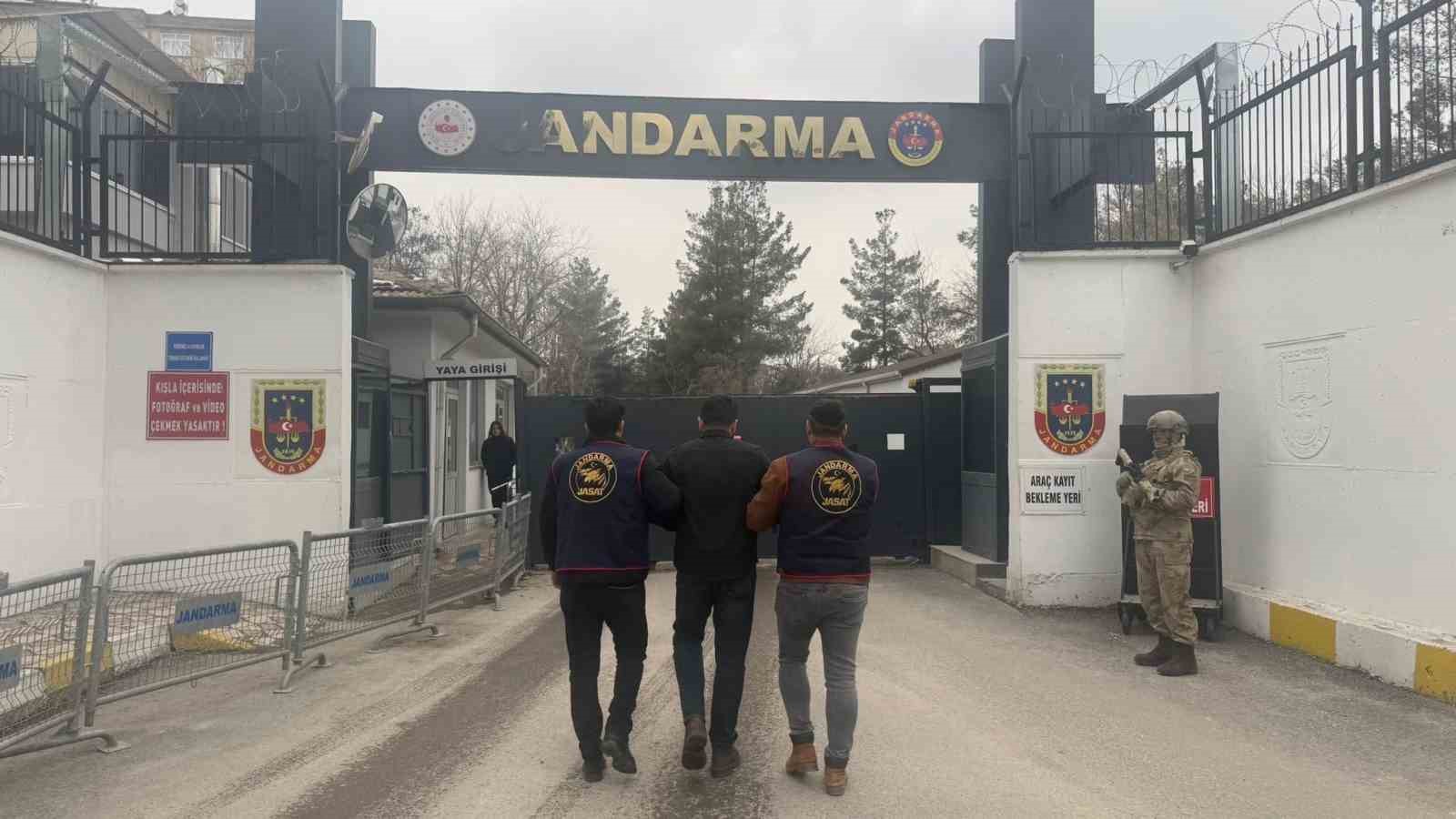 Diyarbakır&rsquo;da farklı su&ccedil;lardan araması bulunan 138 kişi yakalandı
