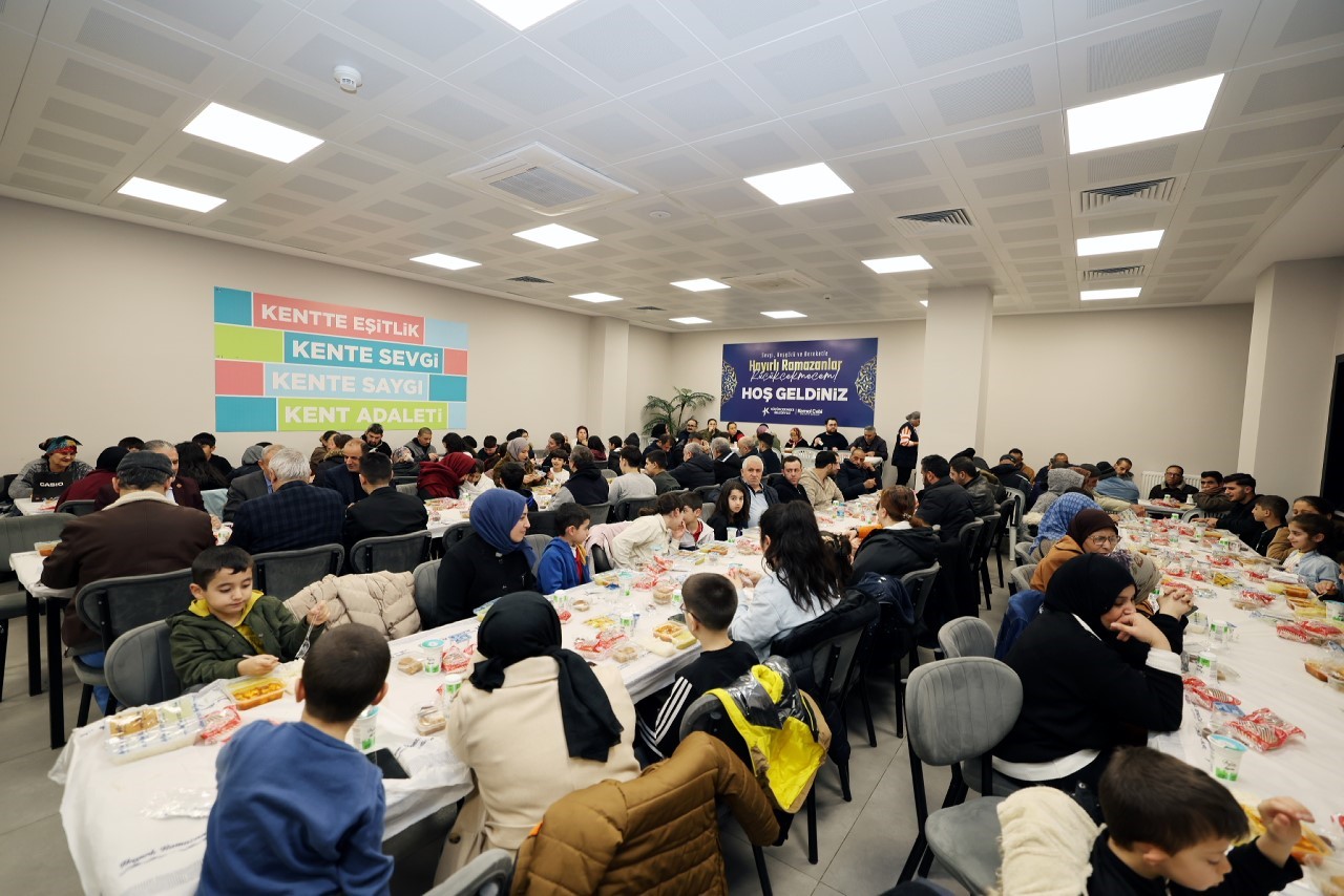 Küçükçekmece’de iftar sofralarına ve Ramazan etkinliklerine yoğun ilgi
