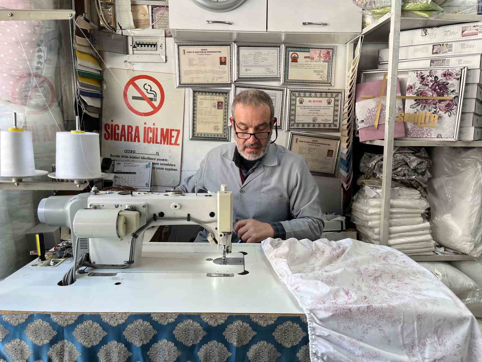 B&uuml;y&uuml;k dedesinden miras yorgancılığı devam ettiriyor
