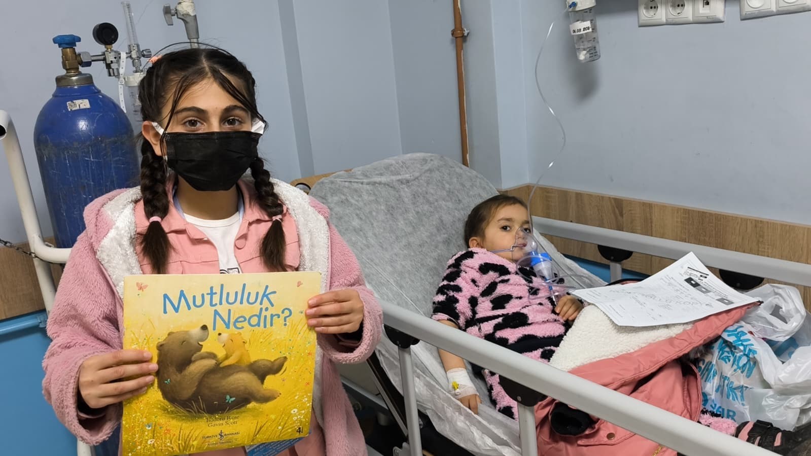 Şifa veren sayfalar: K&uuml;t&uuml;phaneden hastaneye sevgi k&ouml;pr&uuml;s&uuml;
