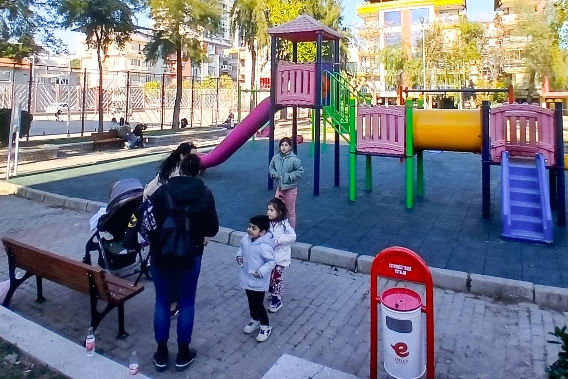 Efeler&rsquo;in parkları yenileniyor
