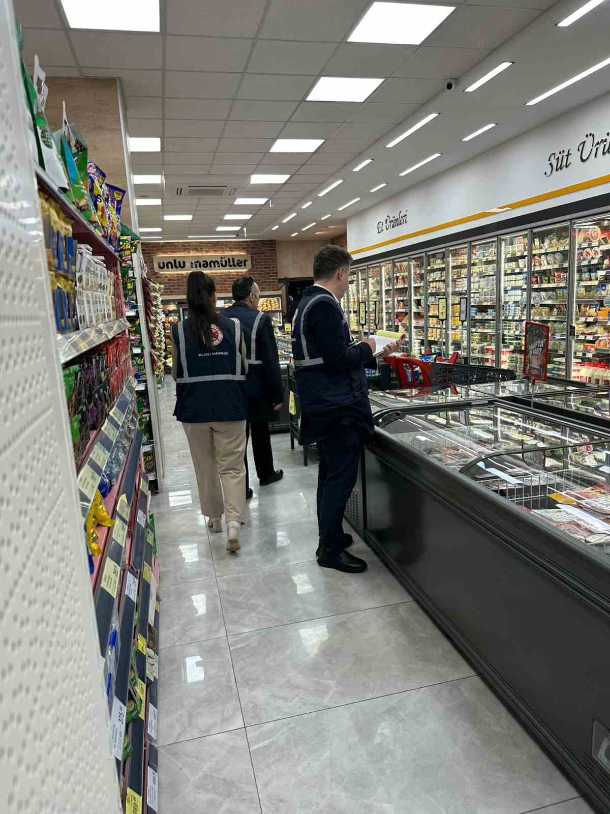 İzmir&rsquo;de fahiş fiyat uygulayanlara 9 milyon 500 bin lira ceza
