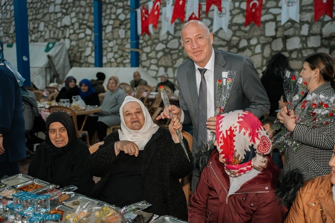 Ramazan&rsquo;ın bereketi Babadağ&rsquo;da paylaşıldı
