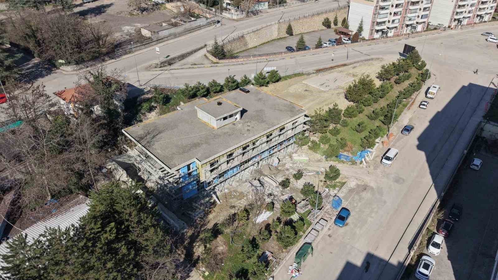 Karab&uuml;k&rsquo;te Aktif Yaş Alma Merkezi inşaatı s&uuml;r&uuml;yor
