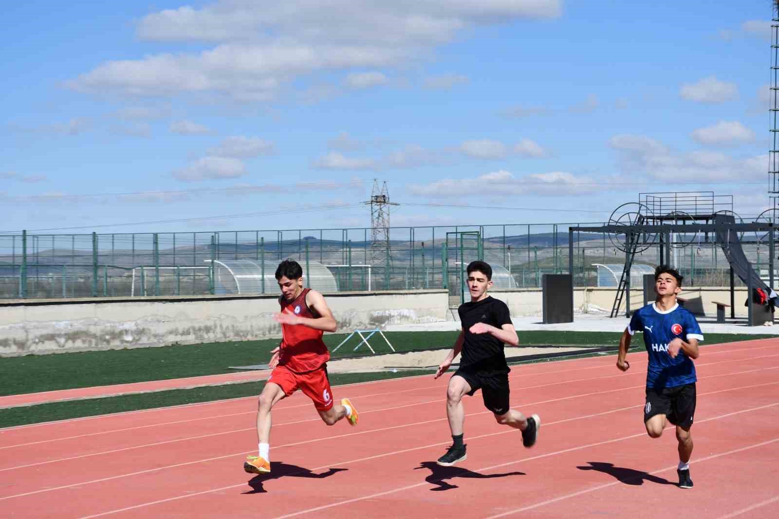 Okul Sporları Atletizm M&uuml;sabakaları tamamlandı
