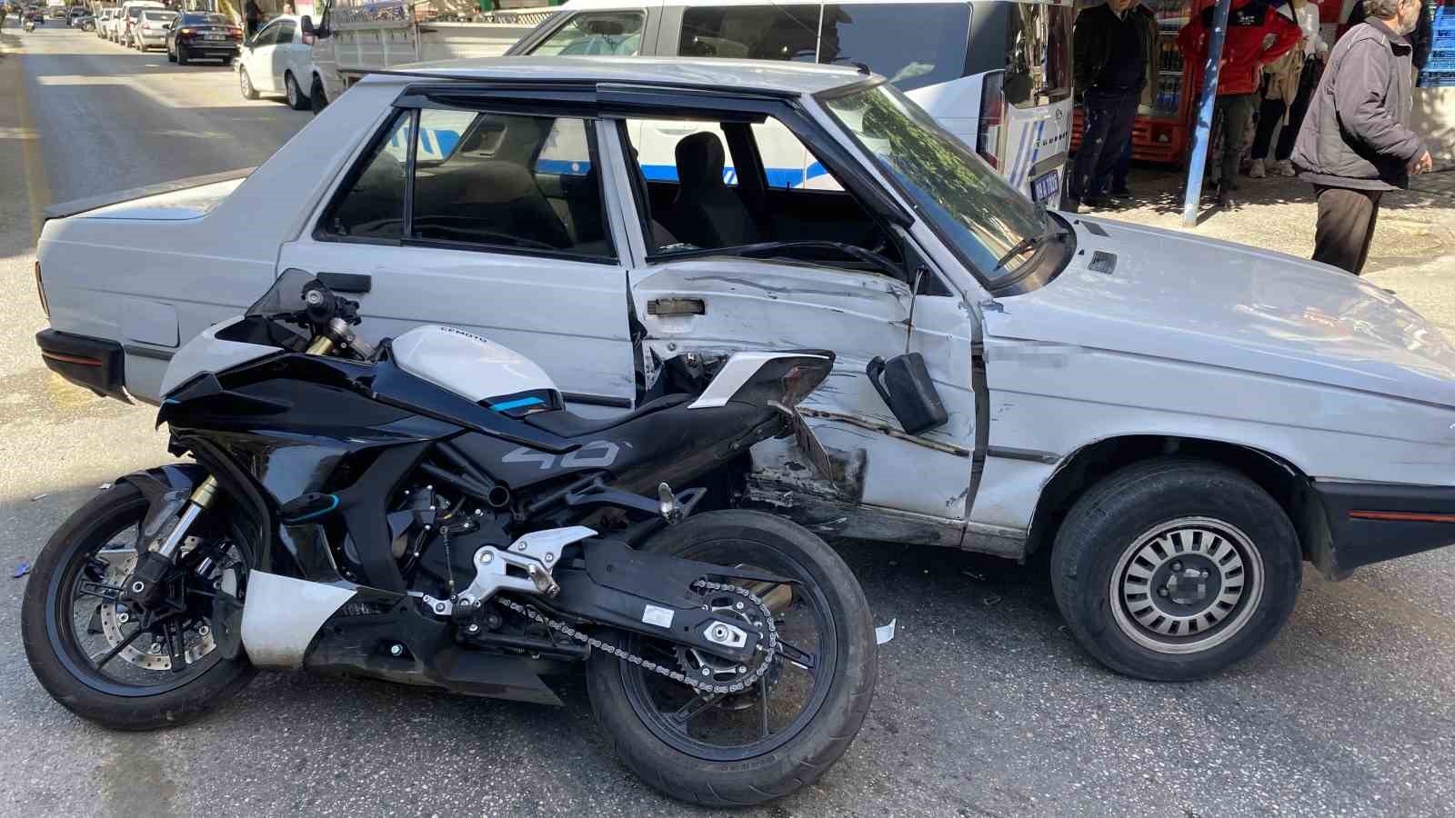 Aydın&rsquo;da otomobille &ccedil;arpışan motosikletli yaralandı
