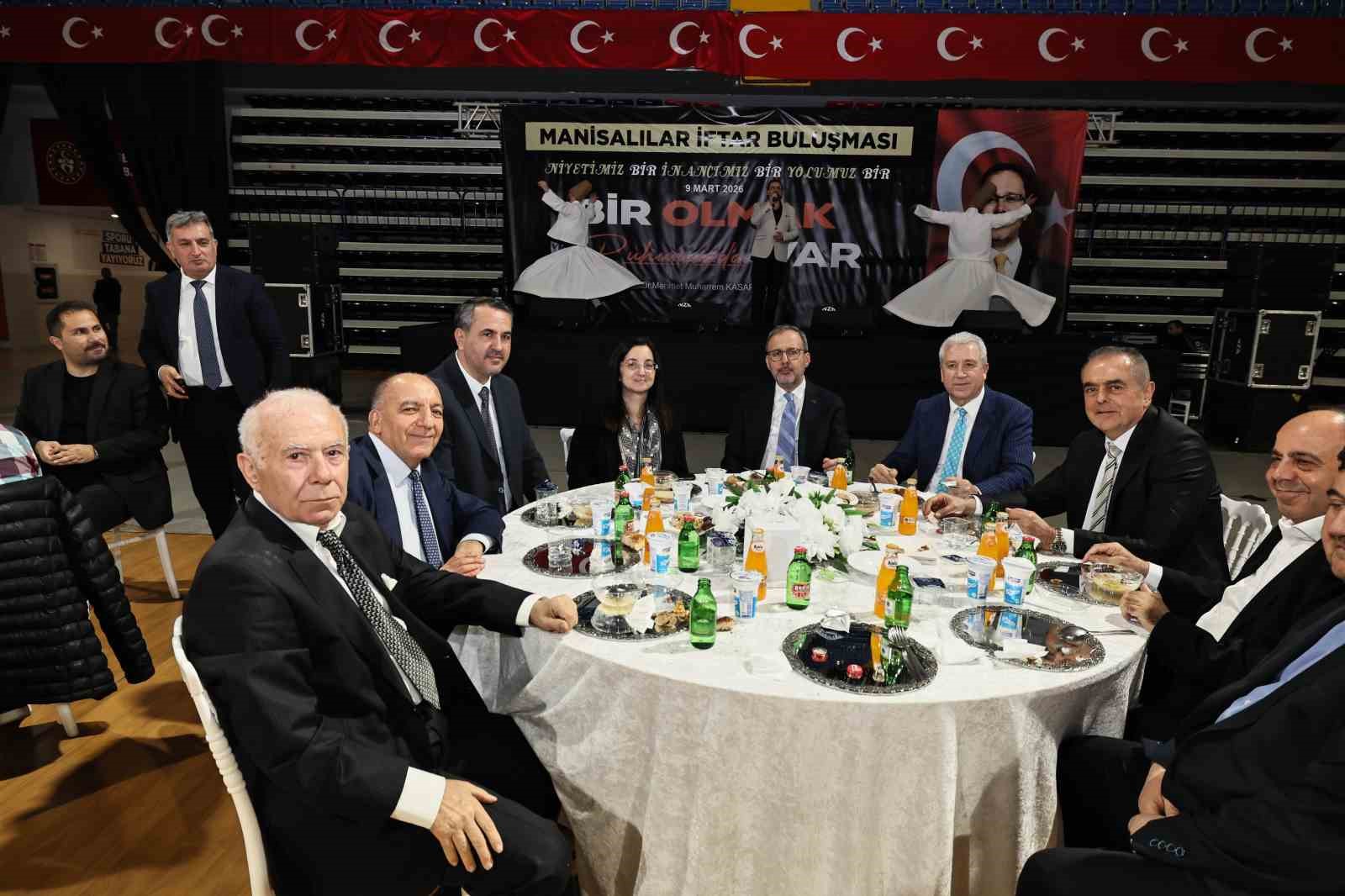 Kasapoğlu, Manisalılarla iftar sofrasında buluştu
