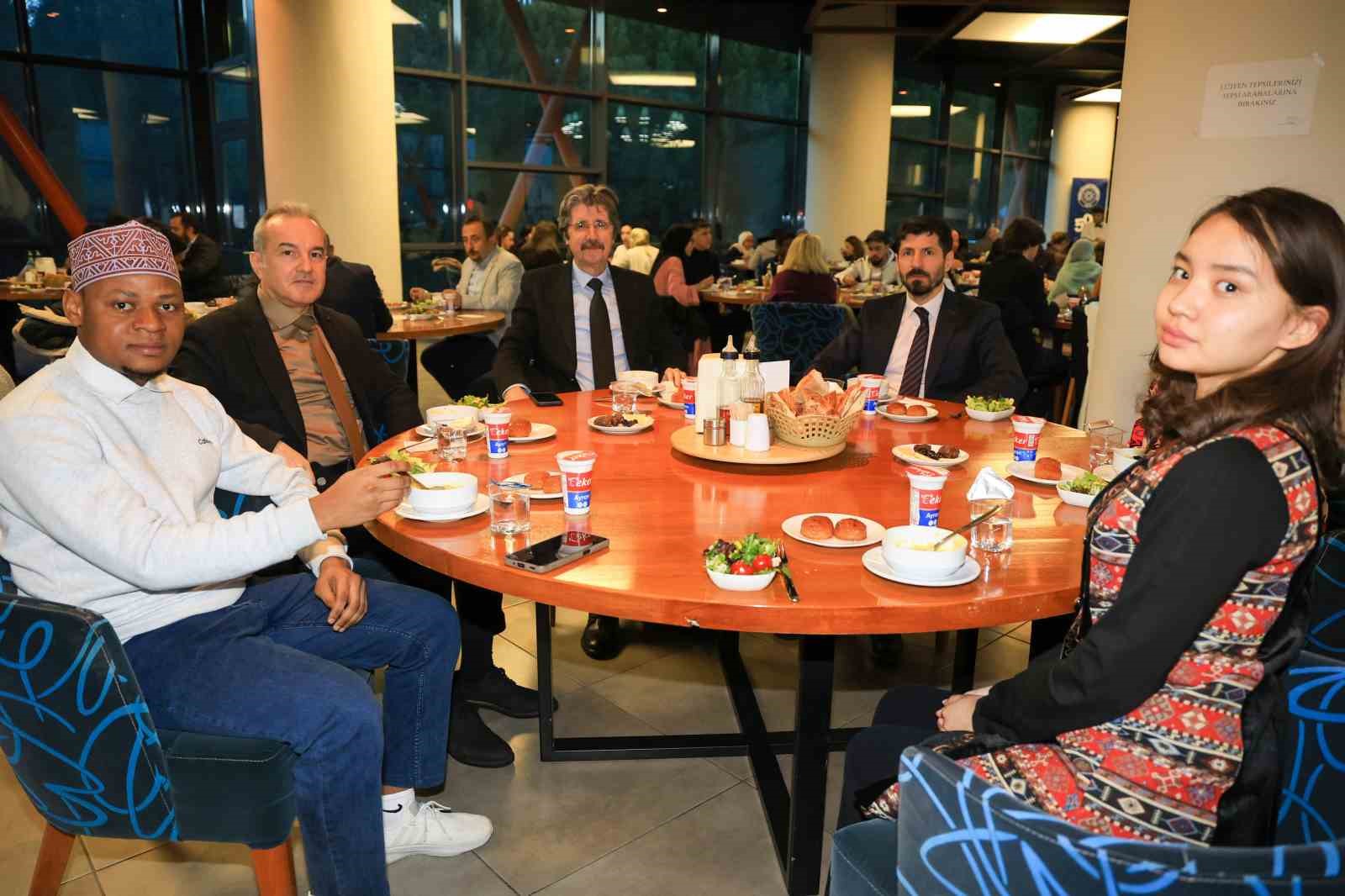 BU&Uuml;&rsquo;de g&ouml;n&uuml;l coğrafyası iftarda buluştu
