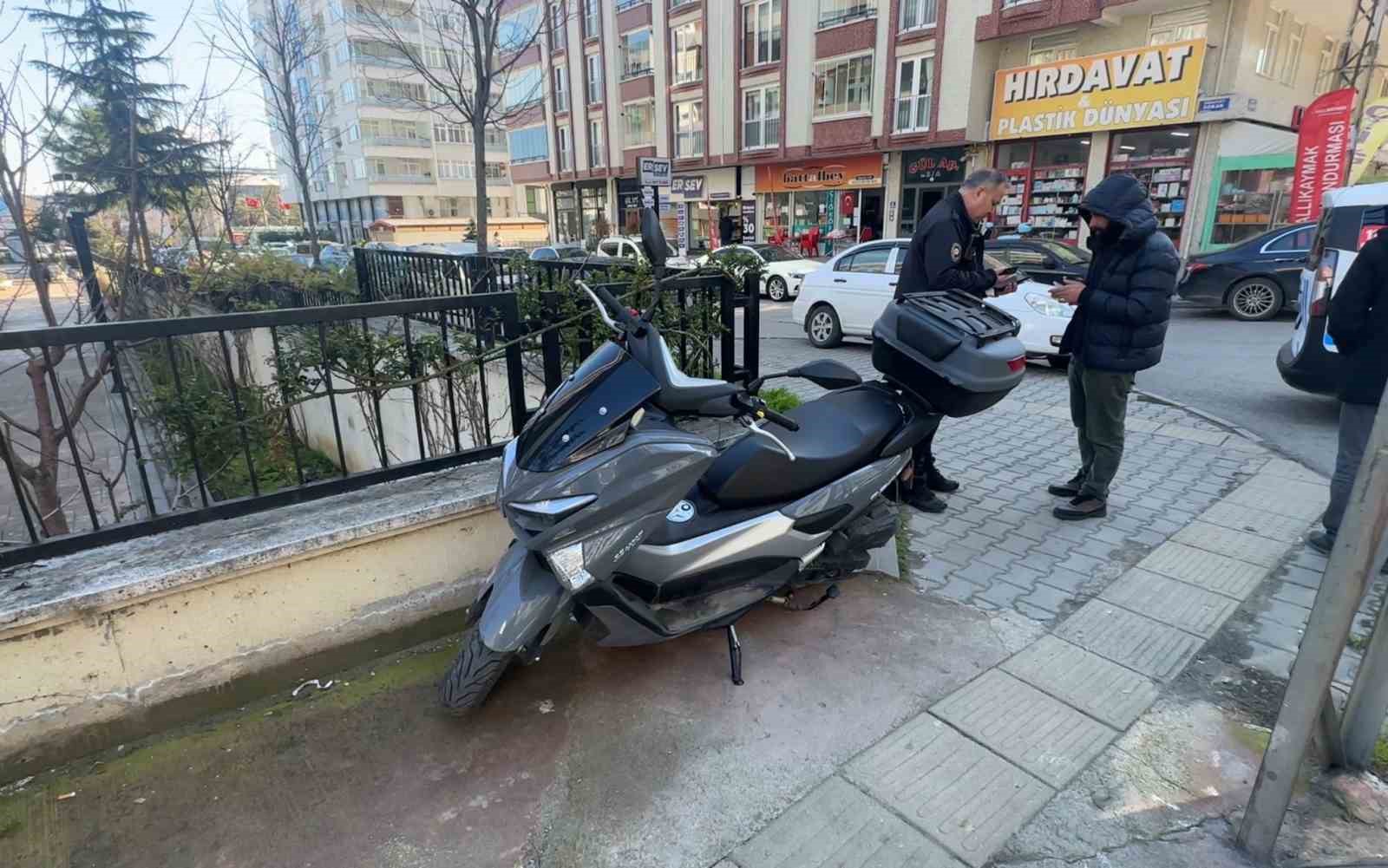 Otomobil motosikletle &ccedil;arpıştı: 1 yaralı
