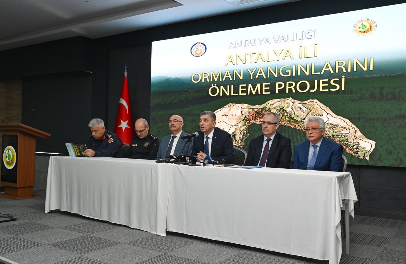 Antalya&rsquo;dan orman yangınlarına karşı yeni model: Riskli alan ve d&ouml;neme &ouml;zel "acil kod" sistemi
