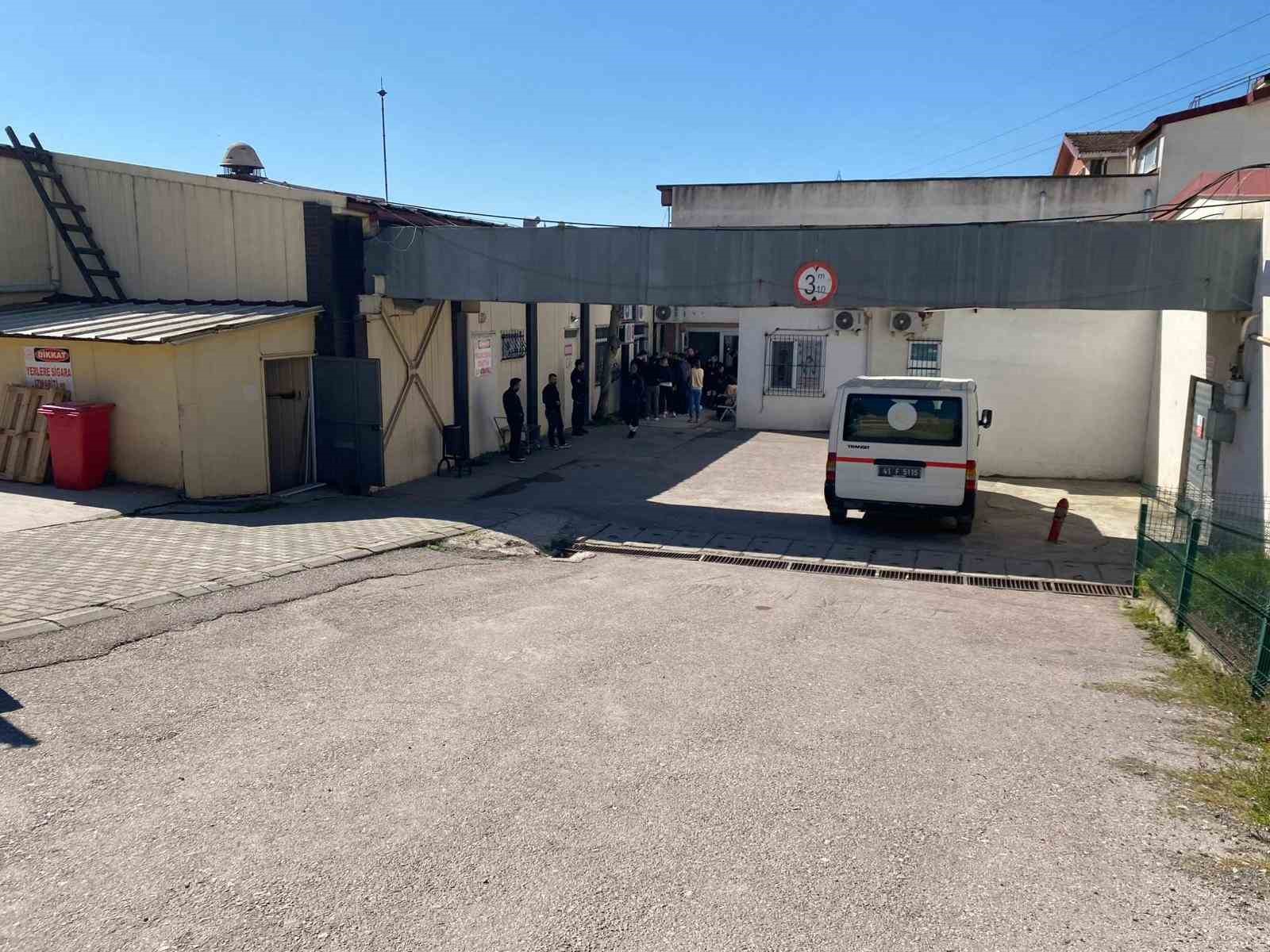 İki tırın arasında feci &ouml;l&uuml;m
