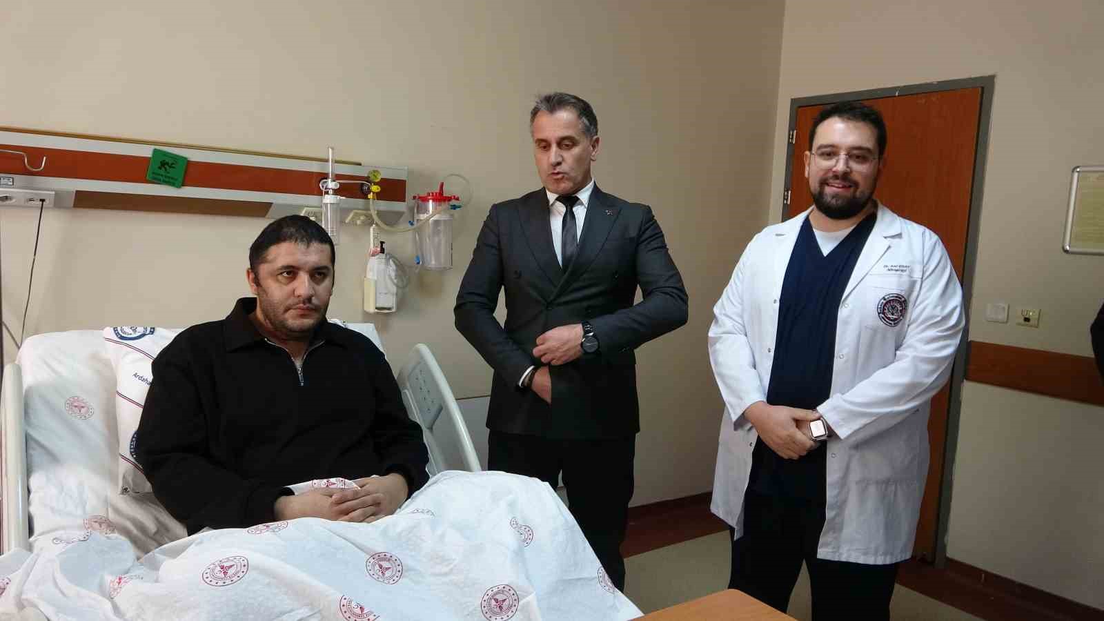 Y&uuml;ksek riskli beyin ameliyatı Ardahan&rsquo;da ilk kez yapıldı
