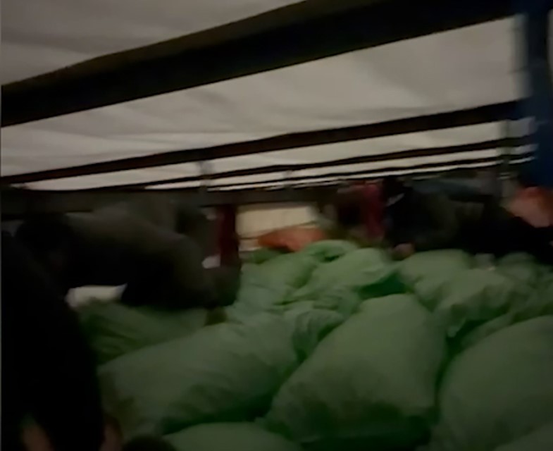 Sivas&rsquo;ta 111 d&uuml;zensiz g&ouml;&ccedil;men yakalandı, 19 g&ouml;&ccedil;men ka&ccedil;ak&ccedil;ısı hakkında işlem yapıldı
