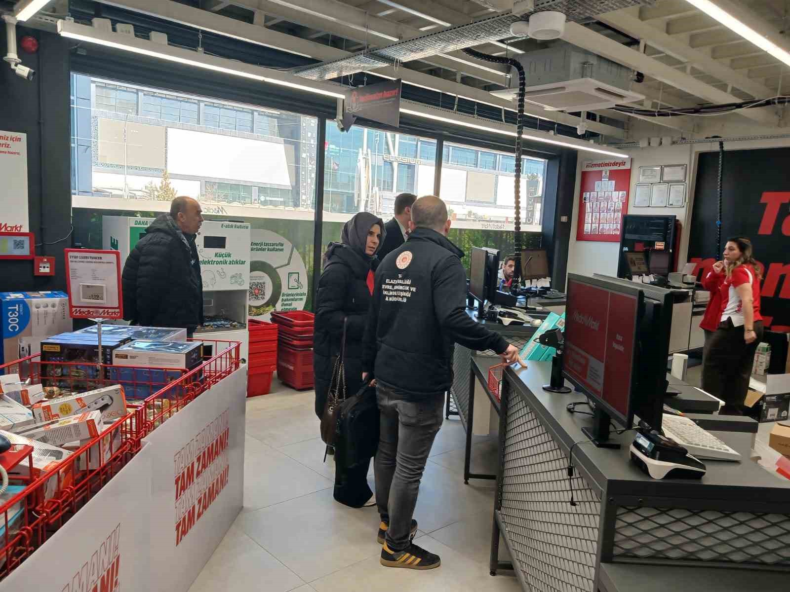 Elazığ&rsquo;da market ve işletmelere poşet denetimi
