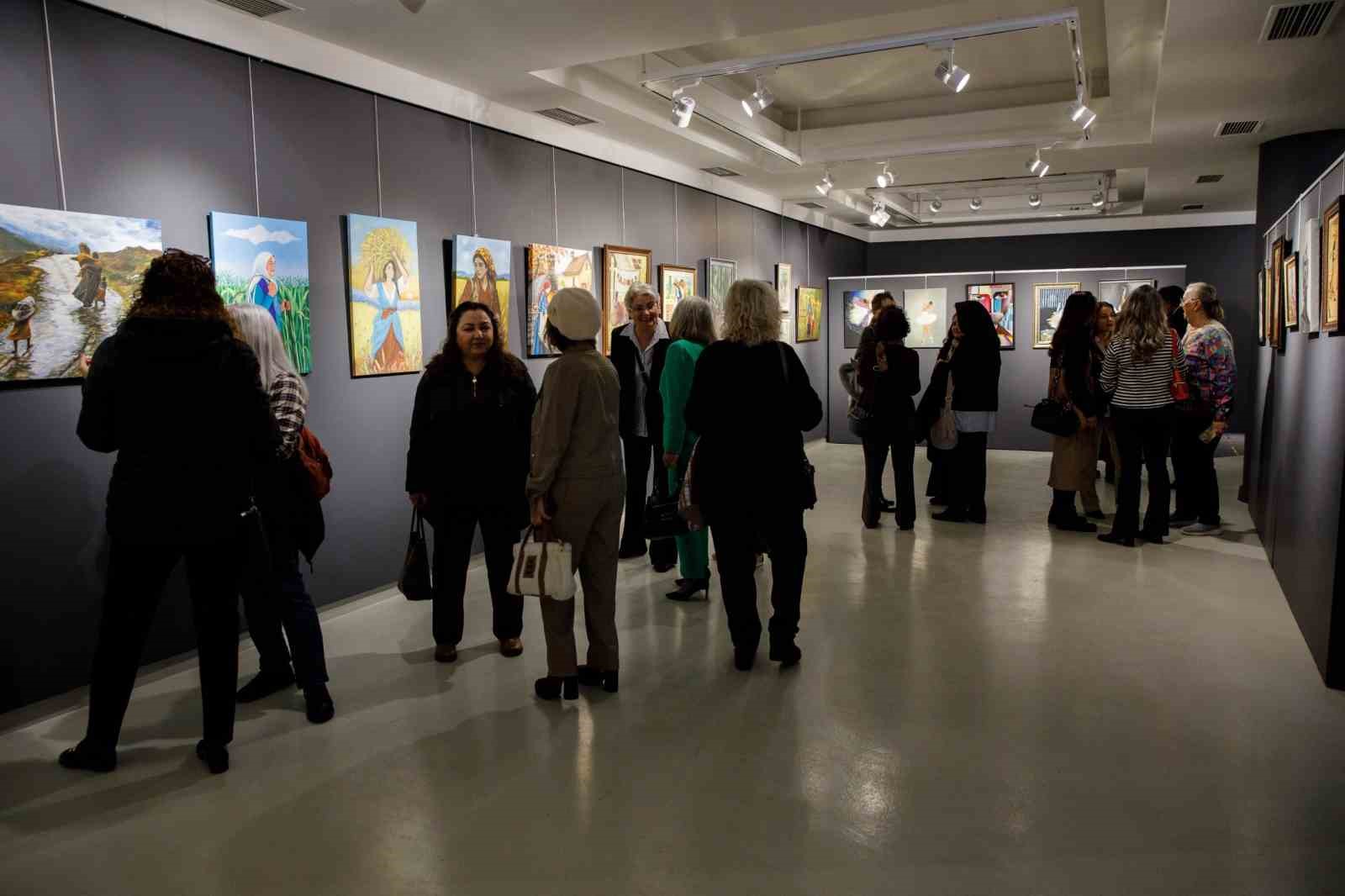 Bursa&rsquo;da &lsquo;Kadın ve Işık&rsquo; sergisi a&ccedil;ıldı
