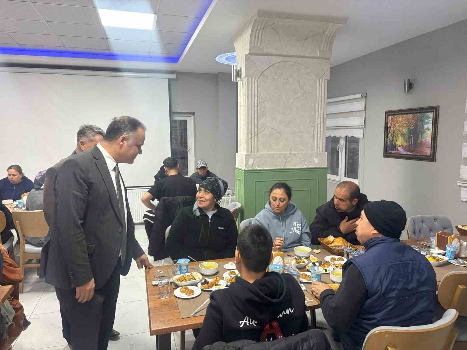 Kaymakam &Ccedil;elikkol Roman vatandaşlarla iftar sofrasında buluştu
