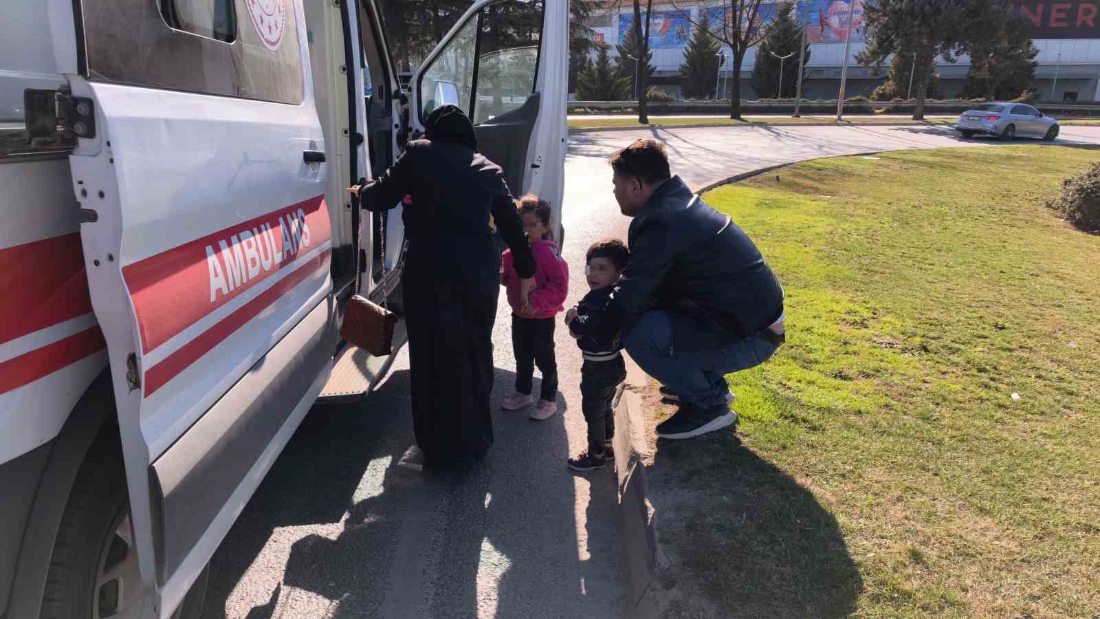 Kontrolden &ccedil;ıkan motosiklet devrildi : 4 yaralı
