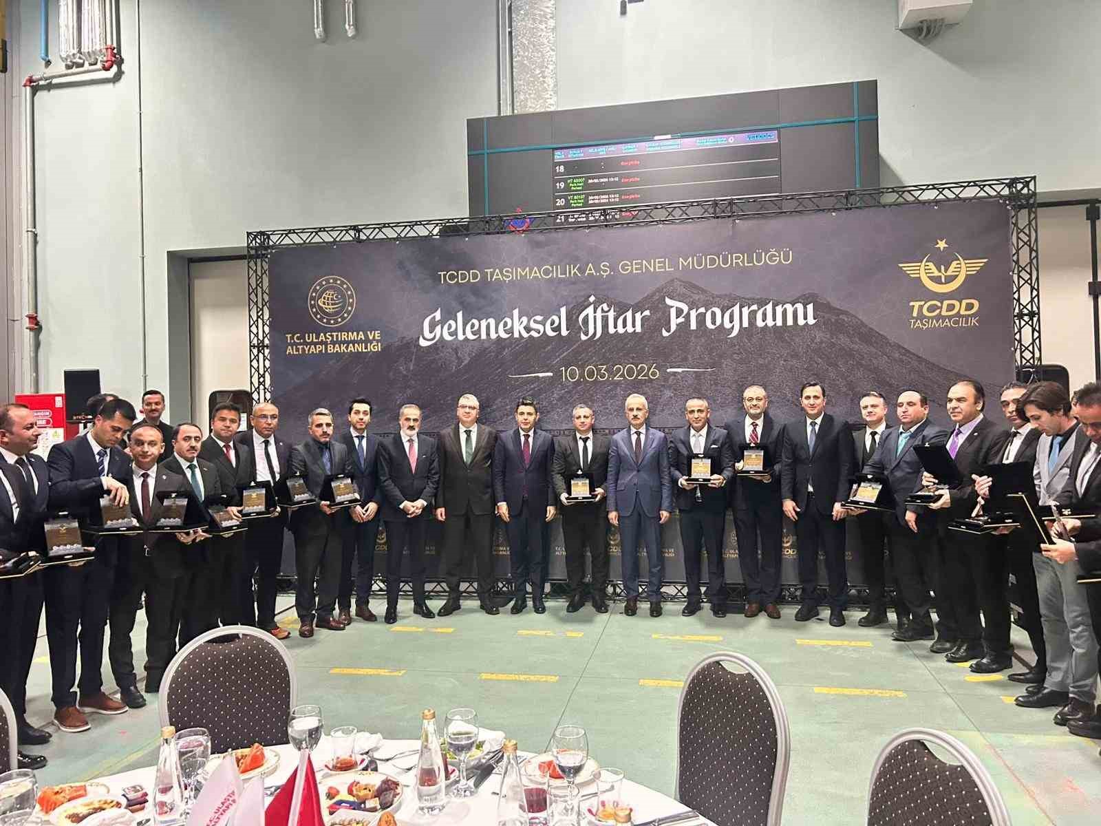 Bakan Uraloğlu: "Avrupa&rsquo;nın 6&rsquo;ncı, d&uuml;nyanın 8&rsquo;inci y&uuml;ksek hızlı tren işletmecisi konumuna y&uuml;kseldik"
