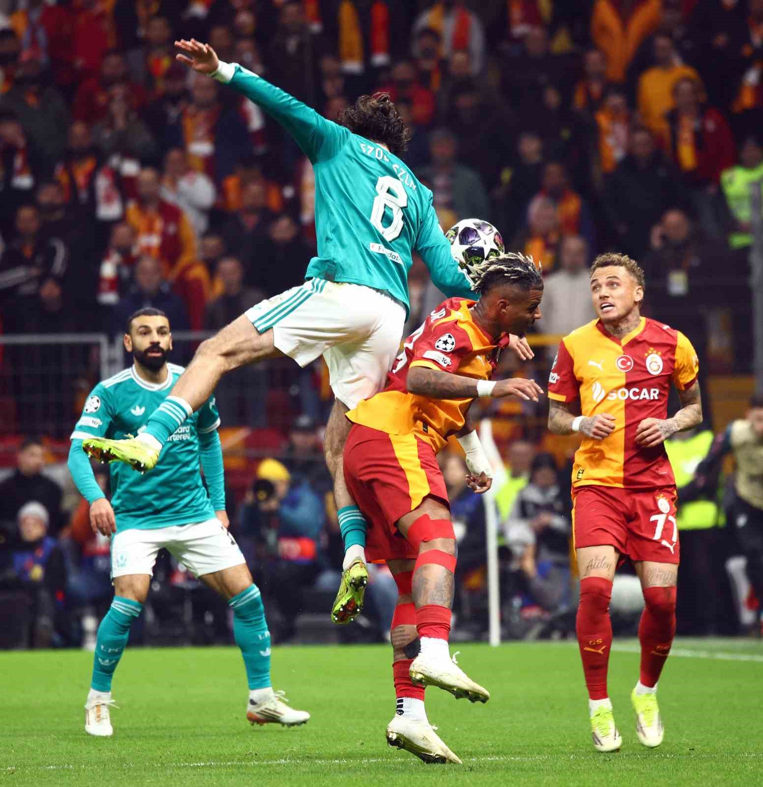 UEFA Şampiyonlar Ligi: Galatasaray: 1 - Liverpool: 0 (İlk yarı)

