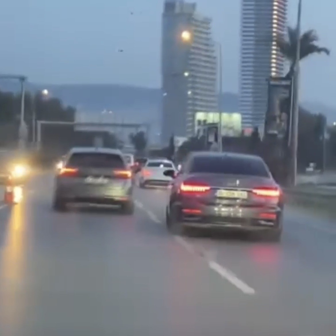 İzmir&rsquo;de trafikte makas atan s&uuml;r&uuml;c&uuml;ye 90 bin lira ceza
