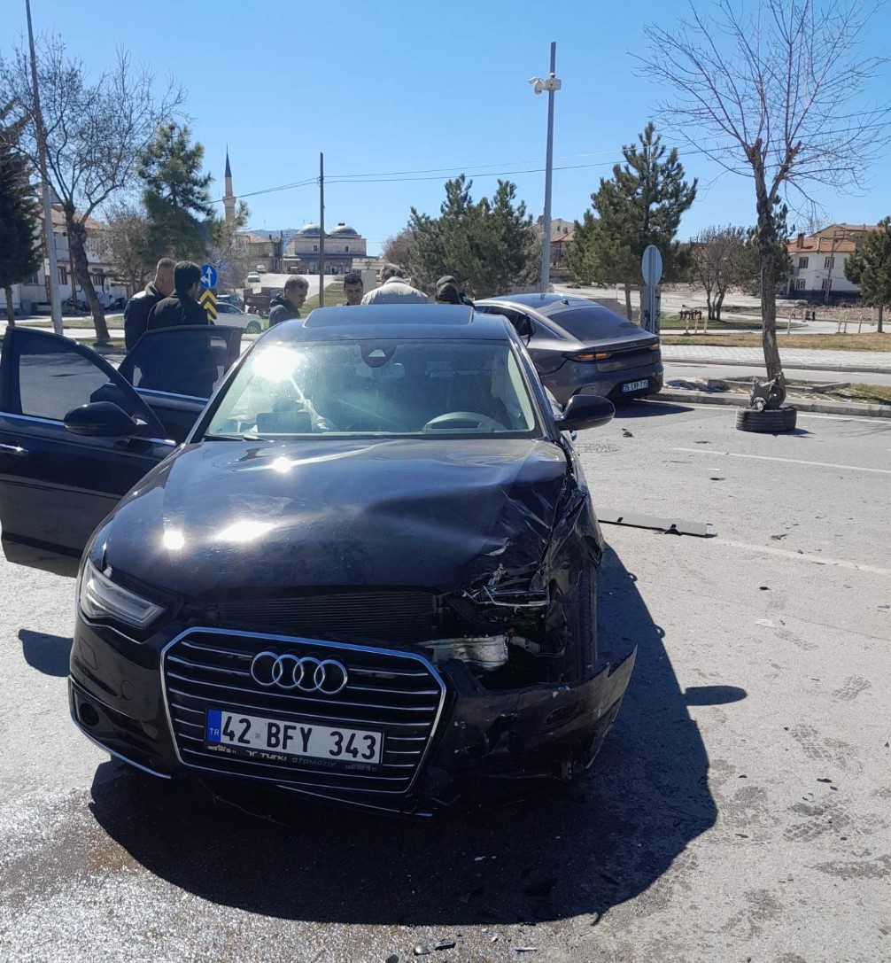 Beyşehir’de otomobiller çarpıştı: 2 yaralı