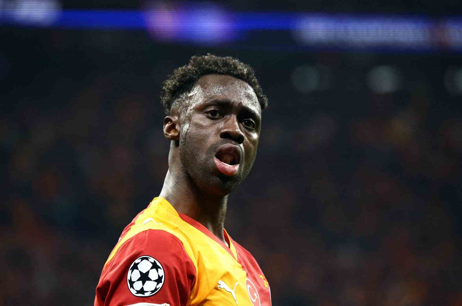 Galatasaray&rsquo;da Davinson Sanchez cezalı duruma d&uuml;şt&uuml;
