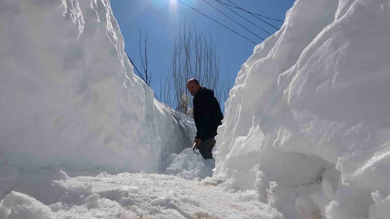 Kar t&uuml;nelinden evlere ulaşım
