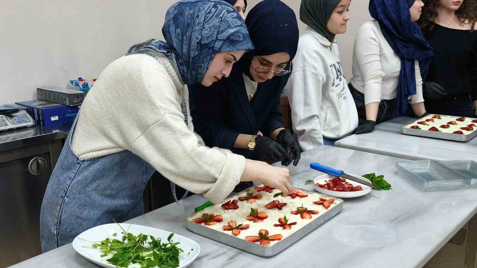 Gen&ccedil;ler G&uuml;lla&ccedil; yapımını &ouml;ğrendi
