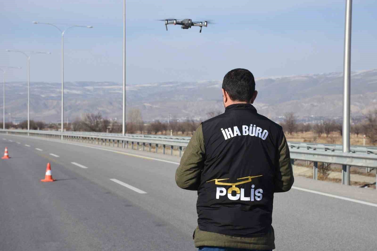Erzincan&rsquo;da drone destekli trafik denetimi
