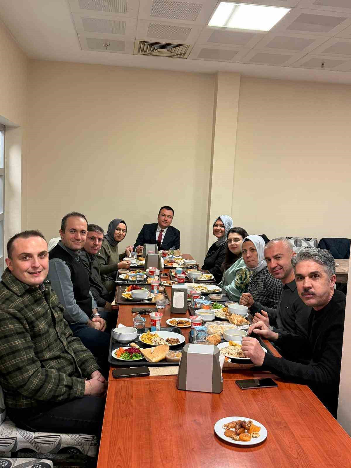 Sağlık çalışanları iftar programında bir araya geldi