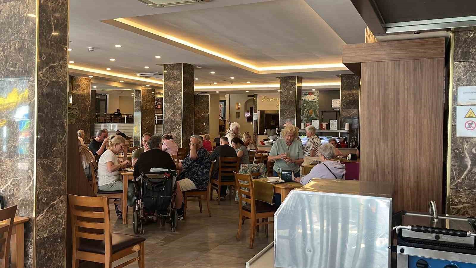 Alanya&rsquo;da bayram tatili &ouml;ncesi turizm hareketlendi, otellerde rezervasyonlar hızlandı
