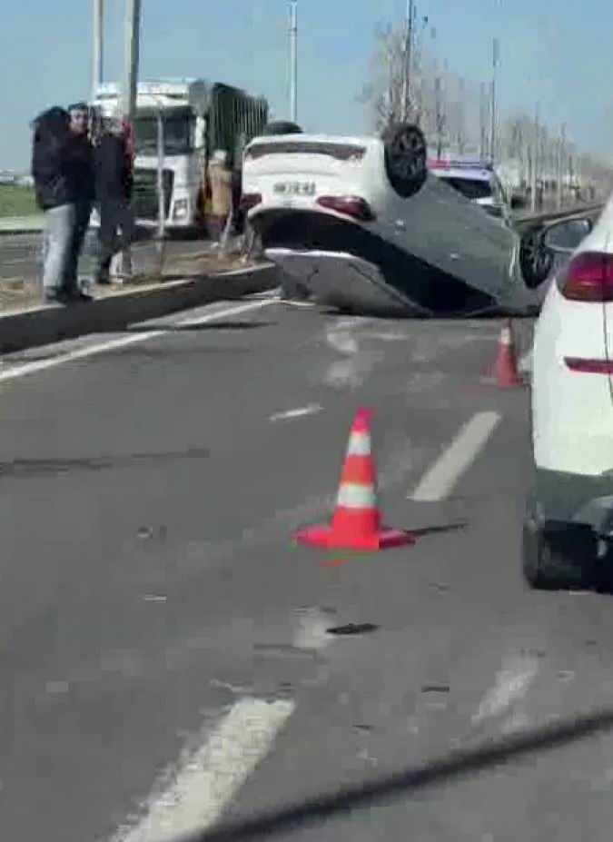 Diyarbakır&rsquo;da ara&ccedil; takla attı: 1 yaralı

