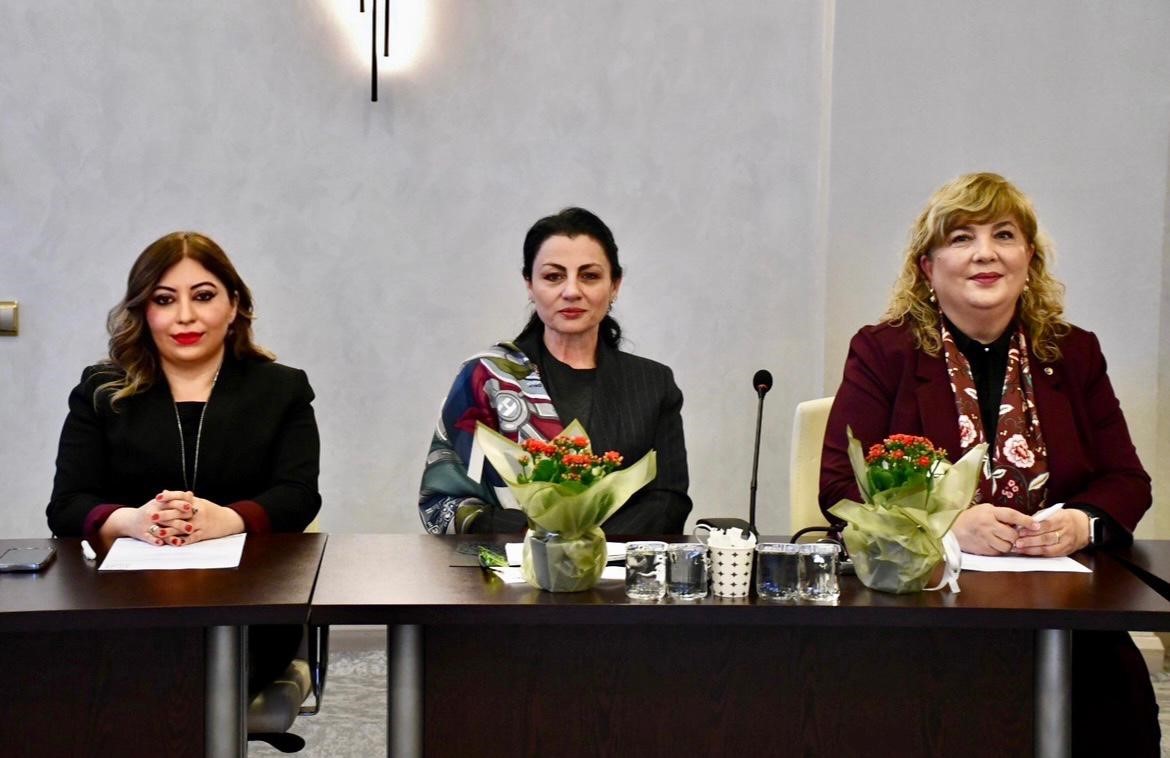 Kütahya’daki söyleşide kadınların aile, toplum ve sosyal yaşam üzerindeki dönüştürücü rolüne dikkat çekildi
