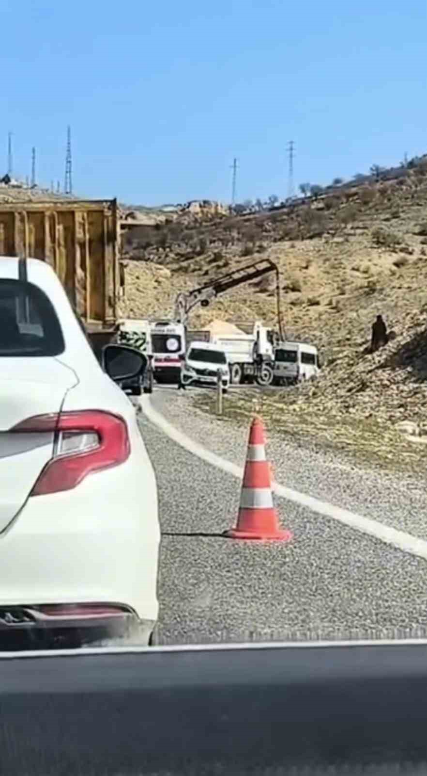 Mardin&rsquo;de zırhlı ara&ccedil; devrildi: 3 polis yaralandı
