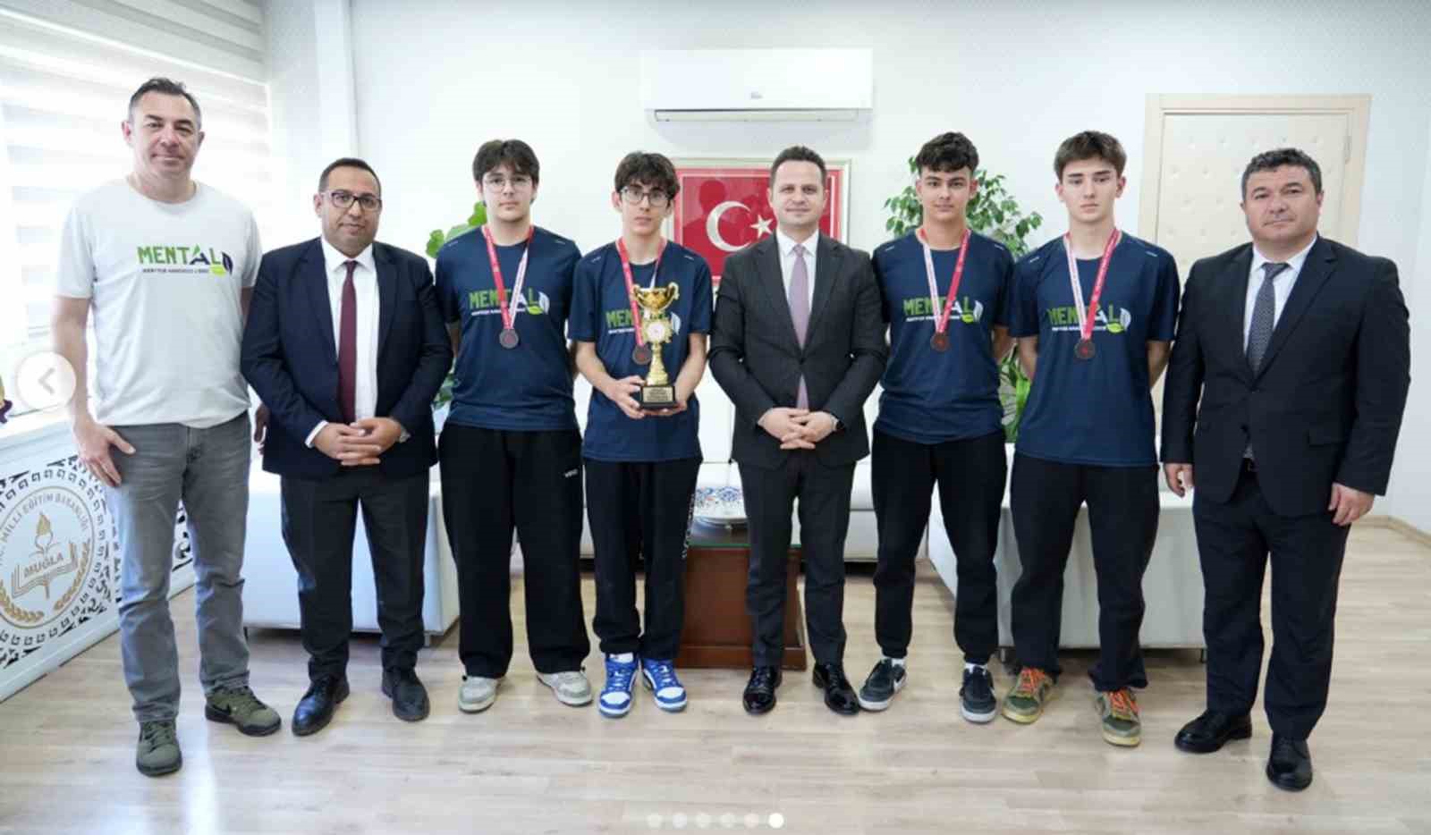 Türkiye üçüncüsü tenisçilerden İl ve İlçe Milli Eğitim Müdürlerine ziyaret