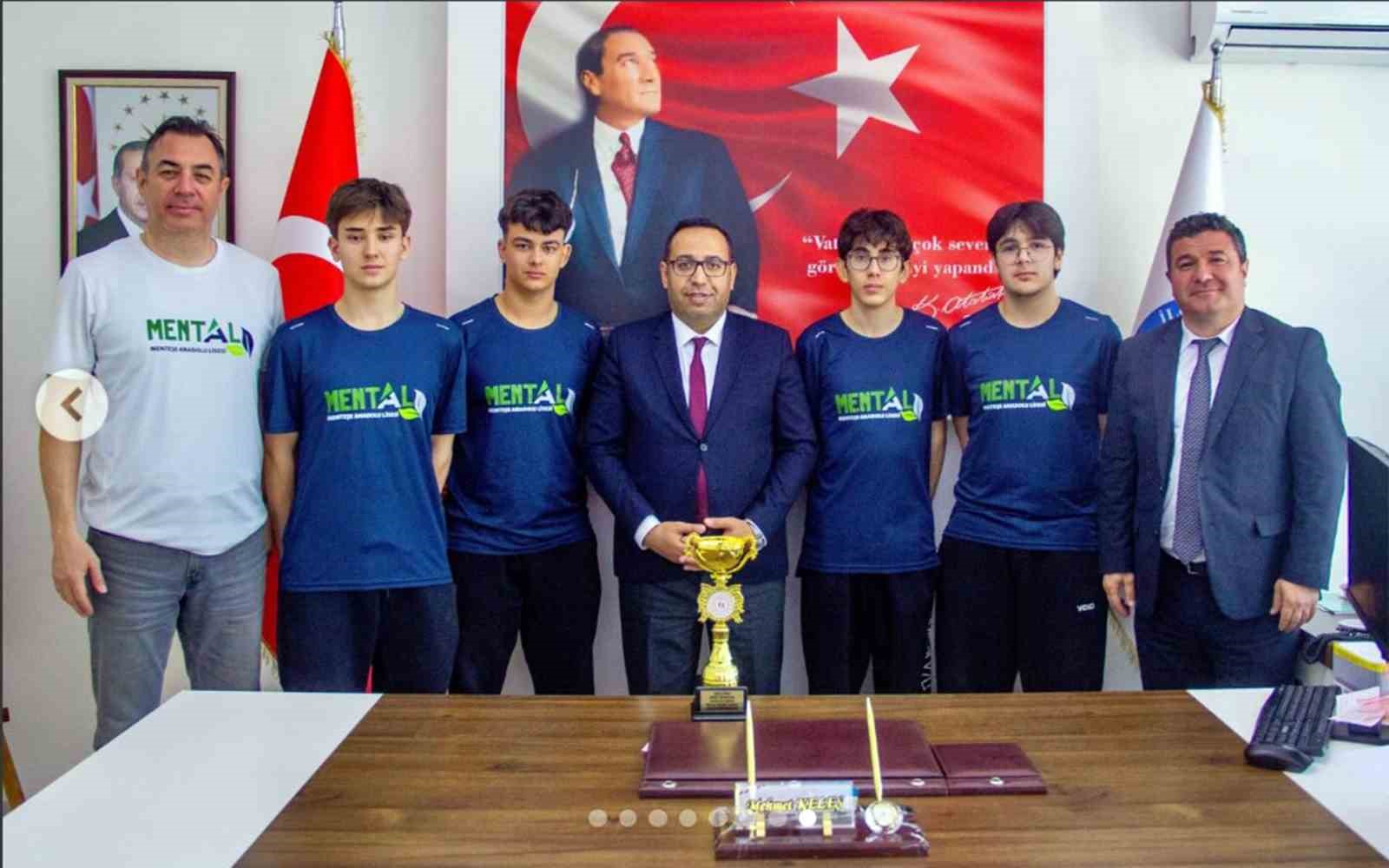 T&uuml;rkiye &uuml;&ccedil;&uuml;nc&uuml;s&uuml; tenis&ccedil;ilerden İl ve İl&ccedil;e Milli Eğitim M&uuml;d&uuml;rlerine ziyaret
