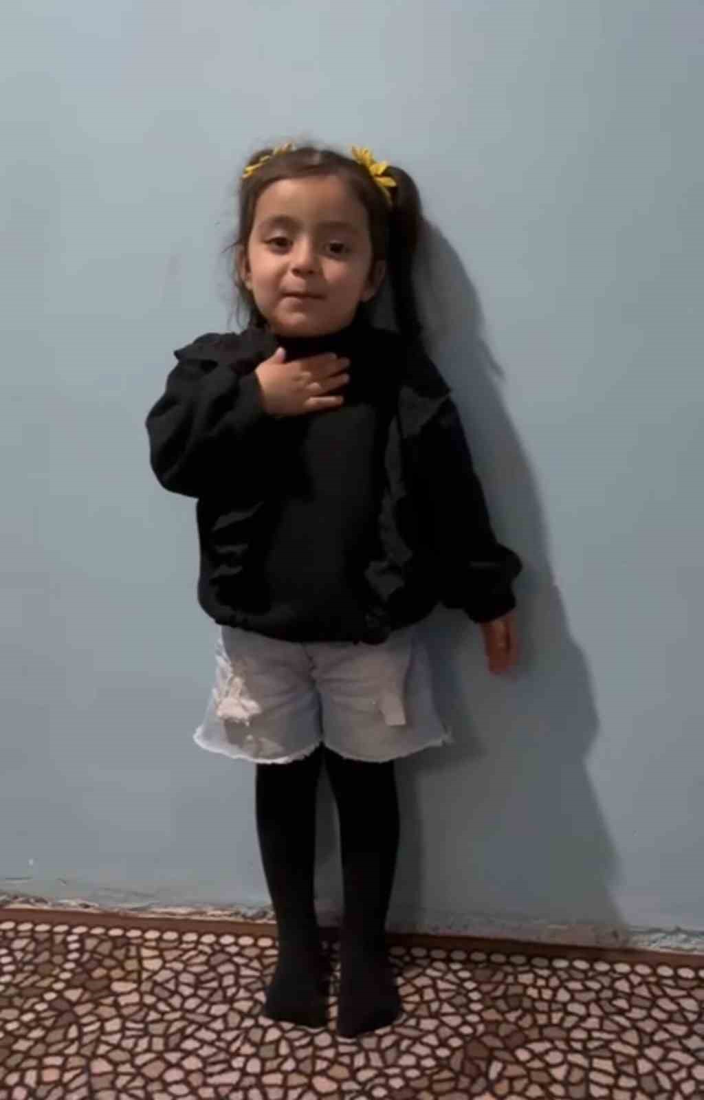 3 yaşındaki Avzem Türkeli’den duygulandıran İstiklal Marşı performansı