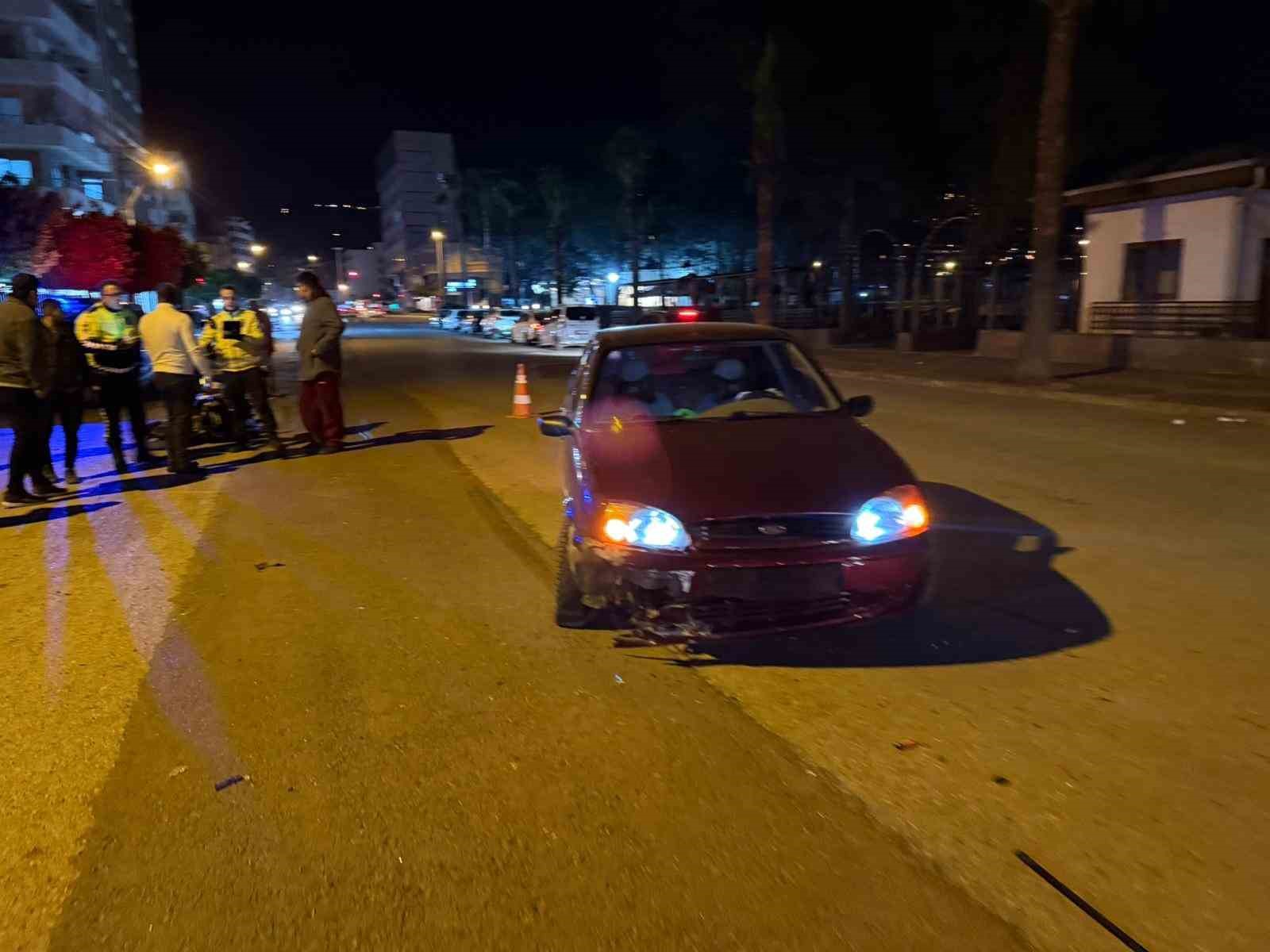 Payas&rsquo;ta otomobille &ccedil;arpışan motosikletin s&uuml;r&uuml;c&uuml;s&uuml; yaralandı
