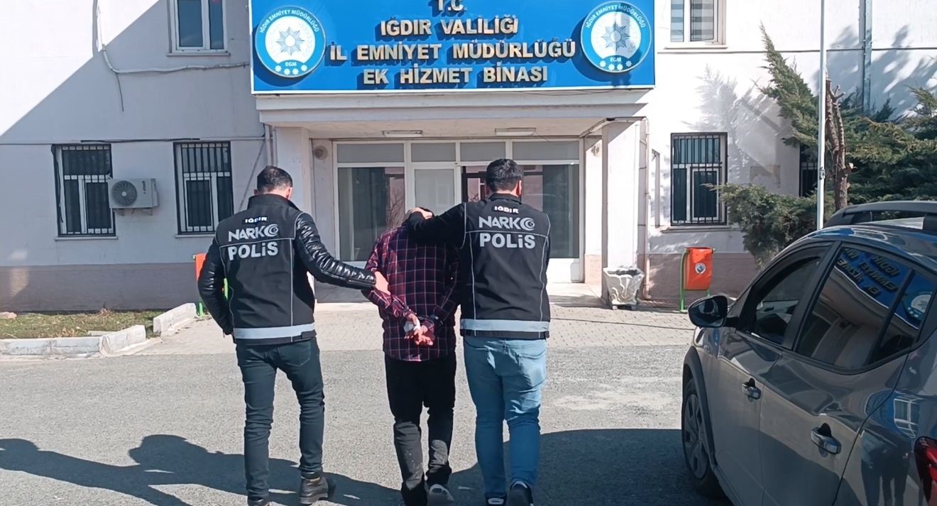 20 yıl 8 ay hapis cezası bulunan şahıs İran sınırında yakalandı
