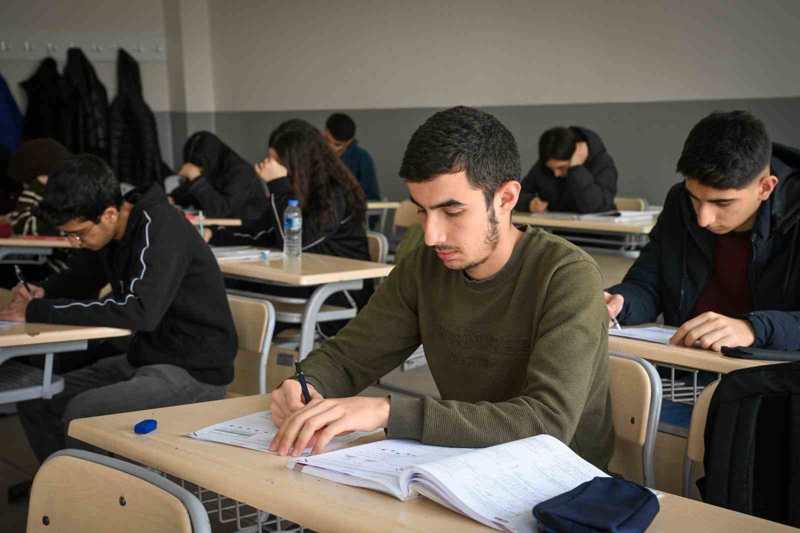 Malatya B&uuml;y&uuml;kşehir Belediyesi&rsquo;nden gen&ccedil;lerin &uuml;niversite hedefine destek
