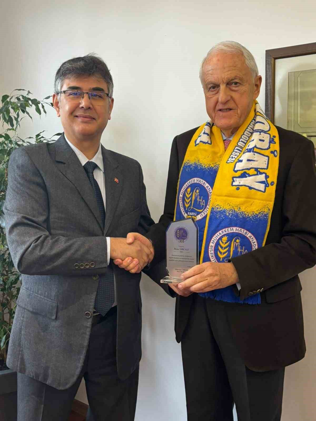 Muharrem Hasbi Anadolu Lisesinden Yırcalı&rsquo;ya teşekk&uuml;r
