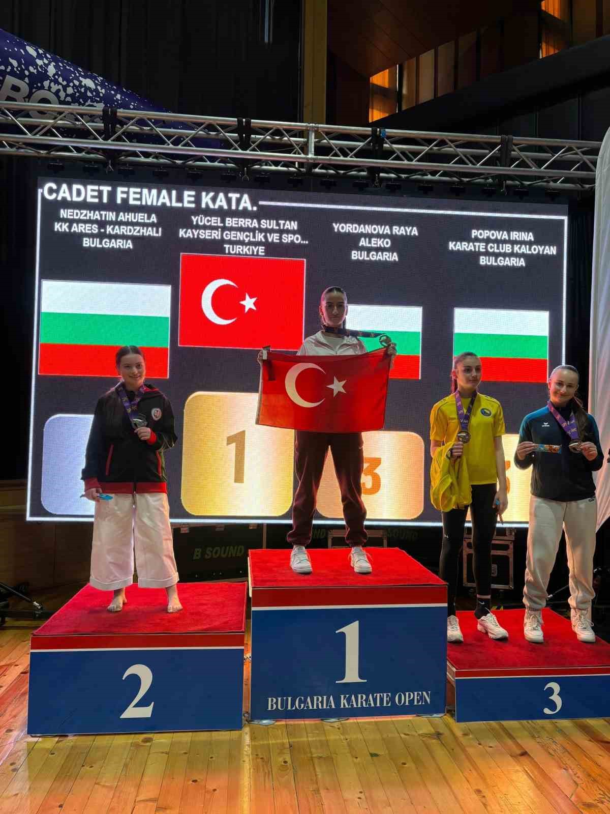 Kayserili karateciler Bulgaristan&rsquo;da k&uuml;rs&uuml;ye ambargo koydu
